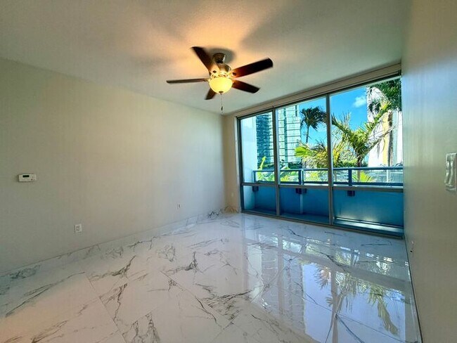 Building Photo - Waihonua: Luxury Low Level 2 Bed, 2 Bath Condo w/ 2 Parking in Kakaako