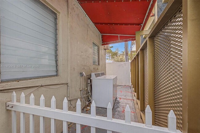 Building Photo - 1685 Jefferson Ave