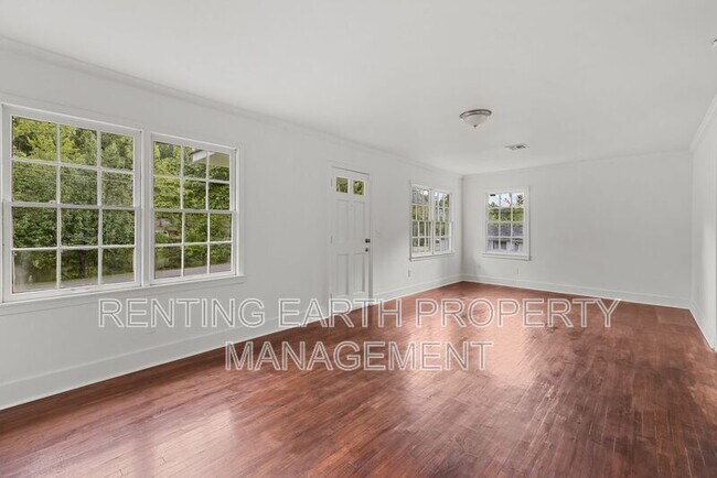 Building Photo - 2537 3rd St NE