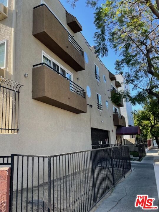 Building Photo - 1212 Arapahoe St