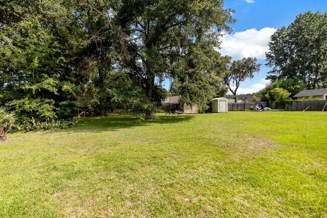 Building Photo - 402 Sterling Creek Dr