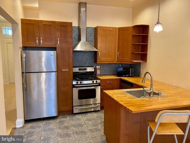 Primary Photo - 1642 6th St NW