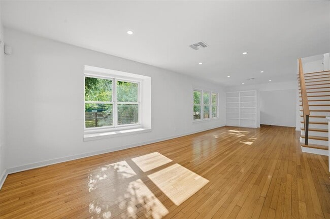Building Photo - 712 Brownlee Cir