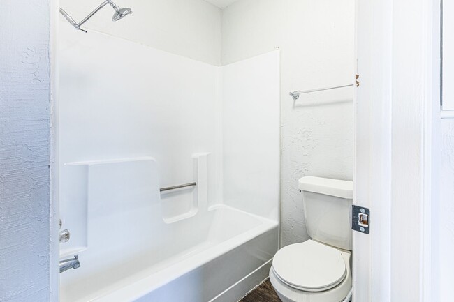 Building Photo - 2902 NW 45th Pl