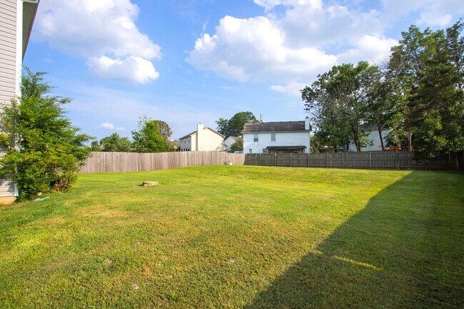 Building Photo - 733 Hollandale Rd