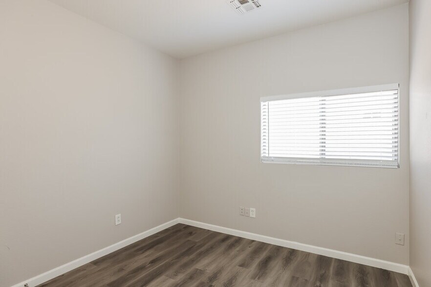 Building Photo - 735 E Michigan Ave