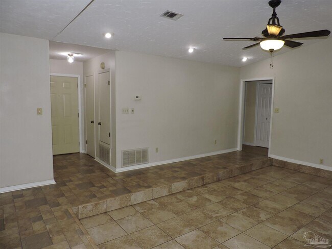 Building Photo - 7356 Sandy Creek Cir