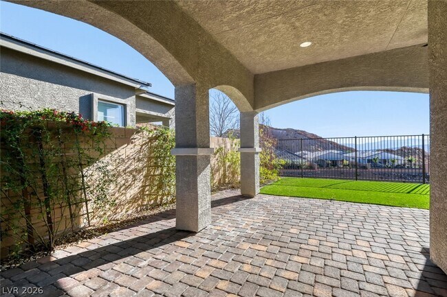 Building Photo - 76 Tatahatso Pt St