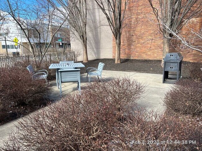 Building Photo - Short North 1 BR Brownstone