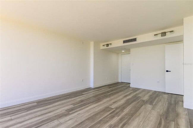 Building Photo - 500 N Osceola Ave