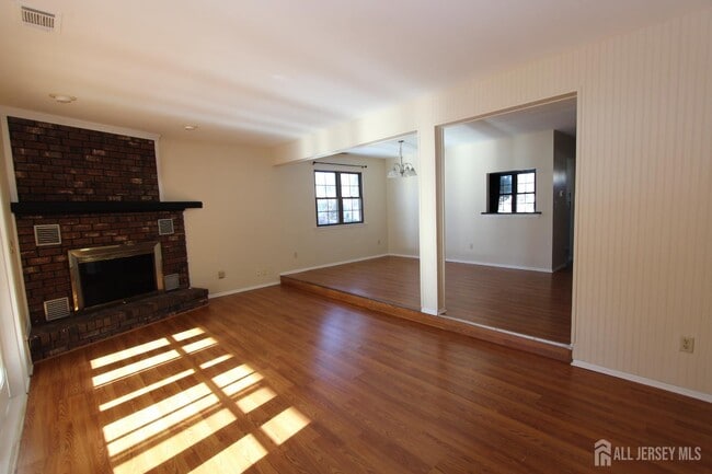 Building Photo - 138 Leah Ct
