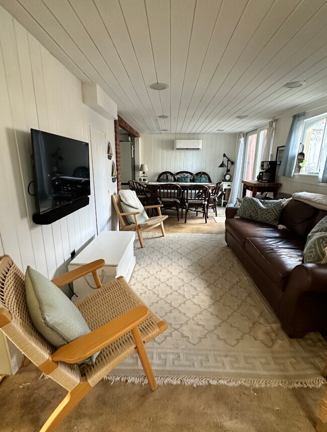 Living area - 403 E 53rd St