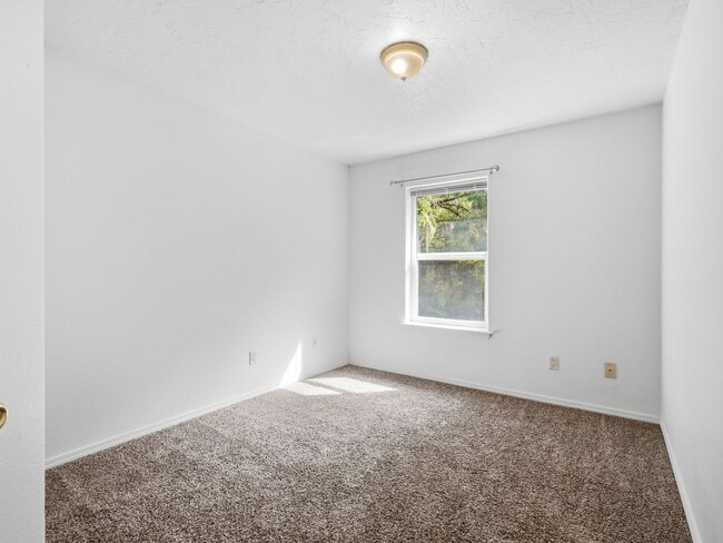 Building Photo - 580 7th Ct