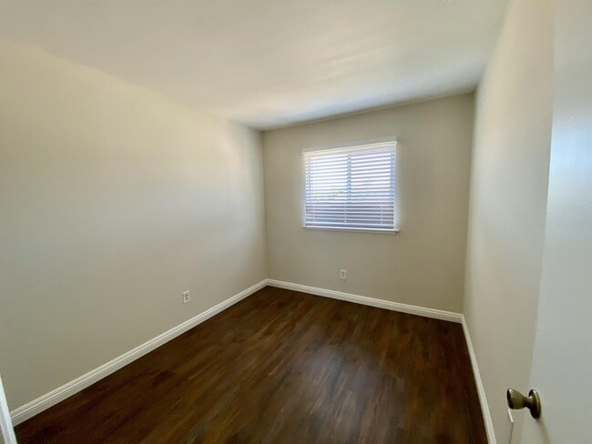 Building Photo - 311 Carriage Dr