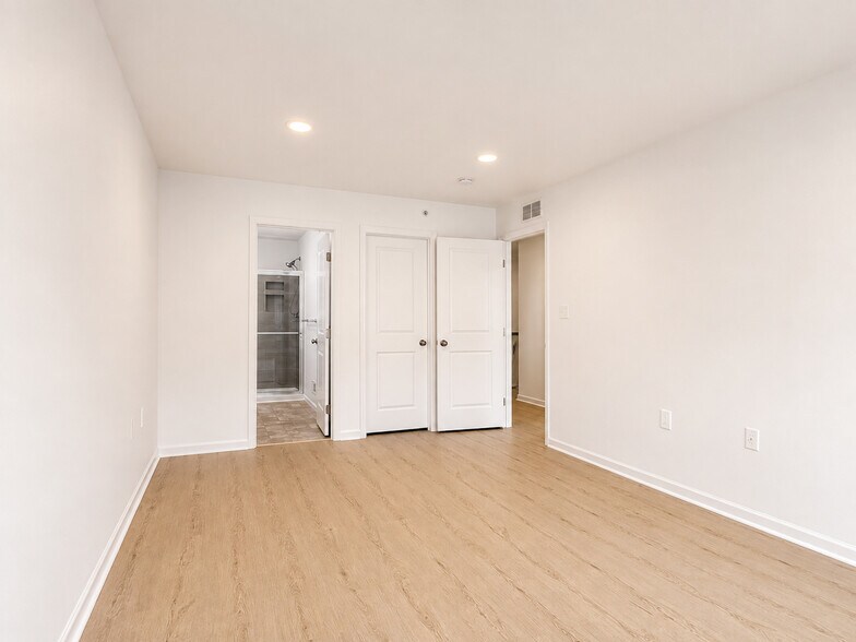 Building Photo - 708 Mayer Pl