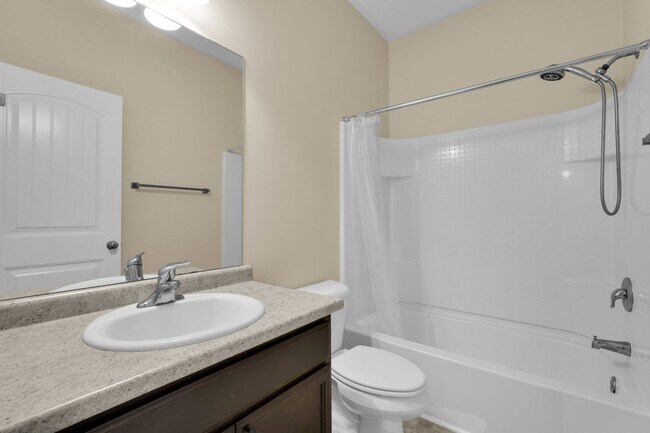 Building Photo - AVAILABLE MAY 2025 [NO PETS PREFERRED: x1 ...