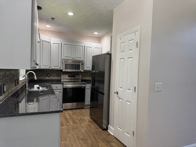 Building Photo - 116 Realini Dr