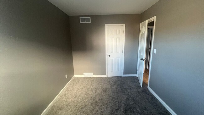 Building Photo - 5922 N 84th St