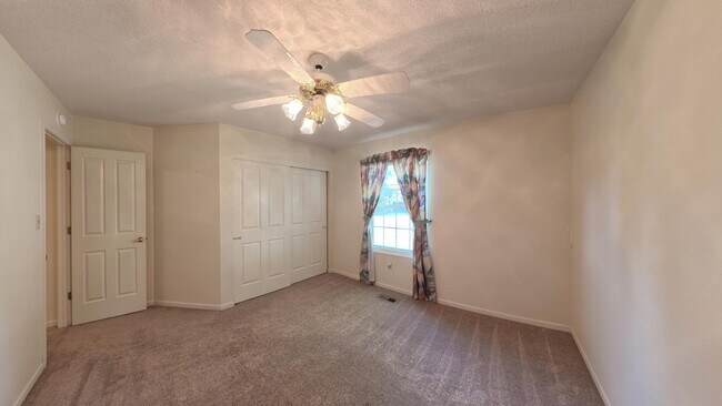 Building Photo - 1125 Butternut Ln