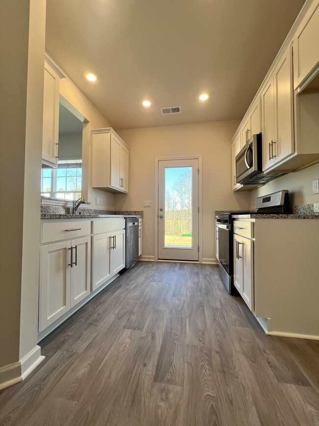 Building Photo - 331 David Hl Dr