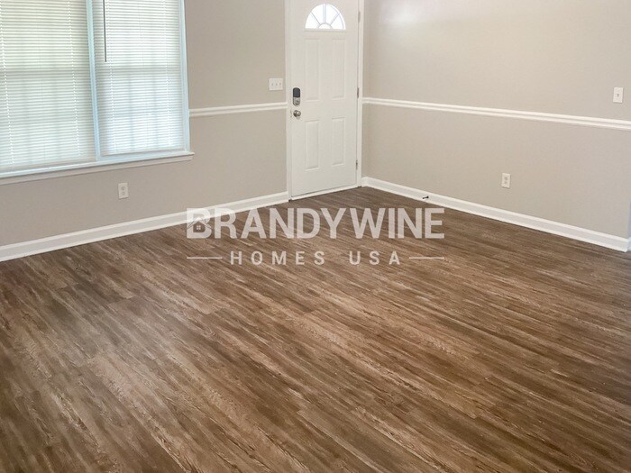 Building Photo - 702 Dunaire Way