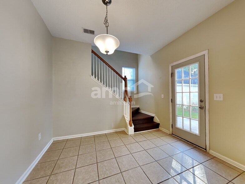 Building Photo - 62 Creek Bend Dr