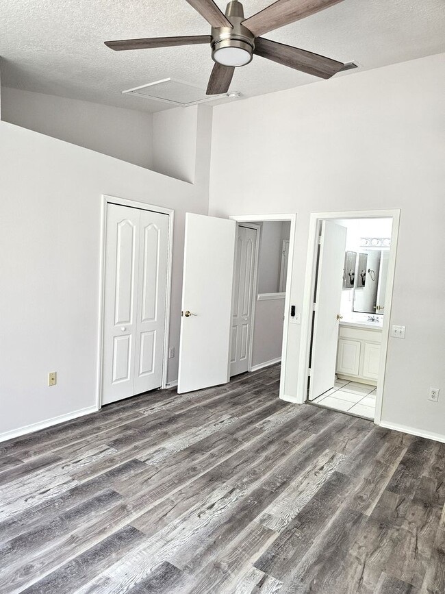 Building Photo - Regency Key Townhouse