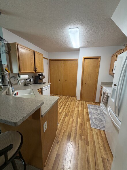 Building Photo - 3702 Little Linden Curv