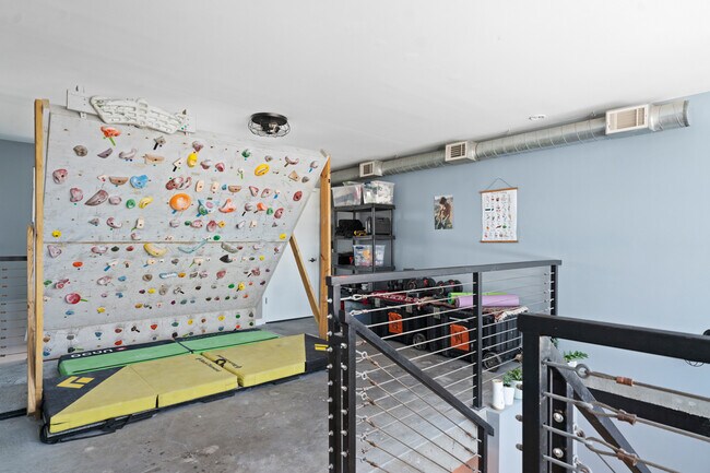 Building Photo - 545 Berrien St