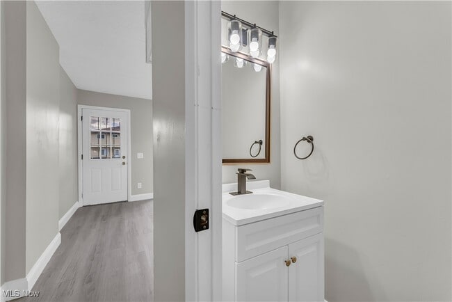 Building Photo - 1392 E 263rd St