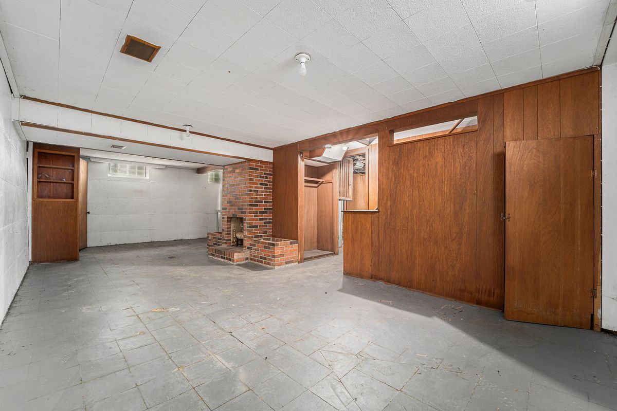 Building Photo - 6306 Farmbrook St