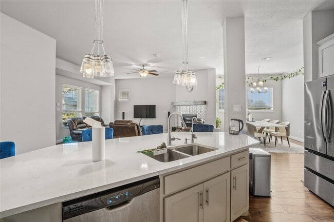 Building Photo - 4301 Meadow Hawk Dr