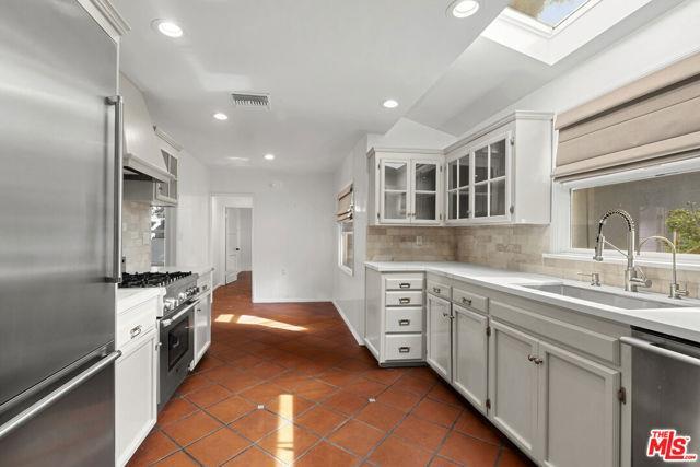 Building Photo - 4506 Nagle Ave