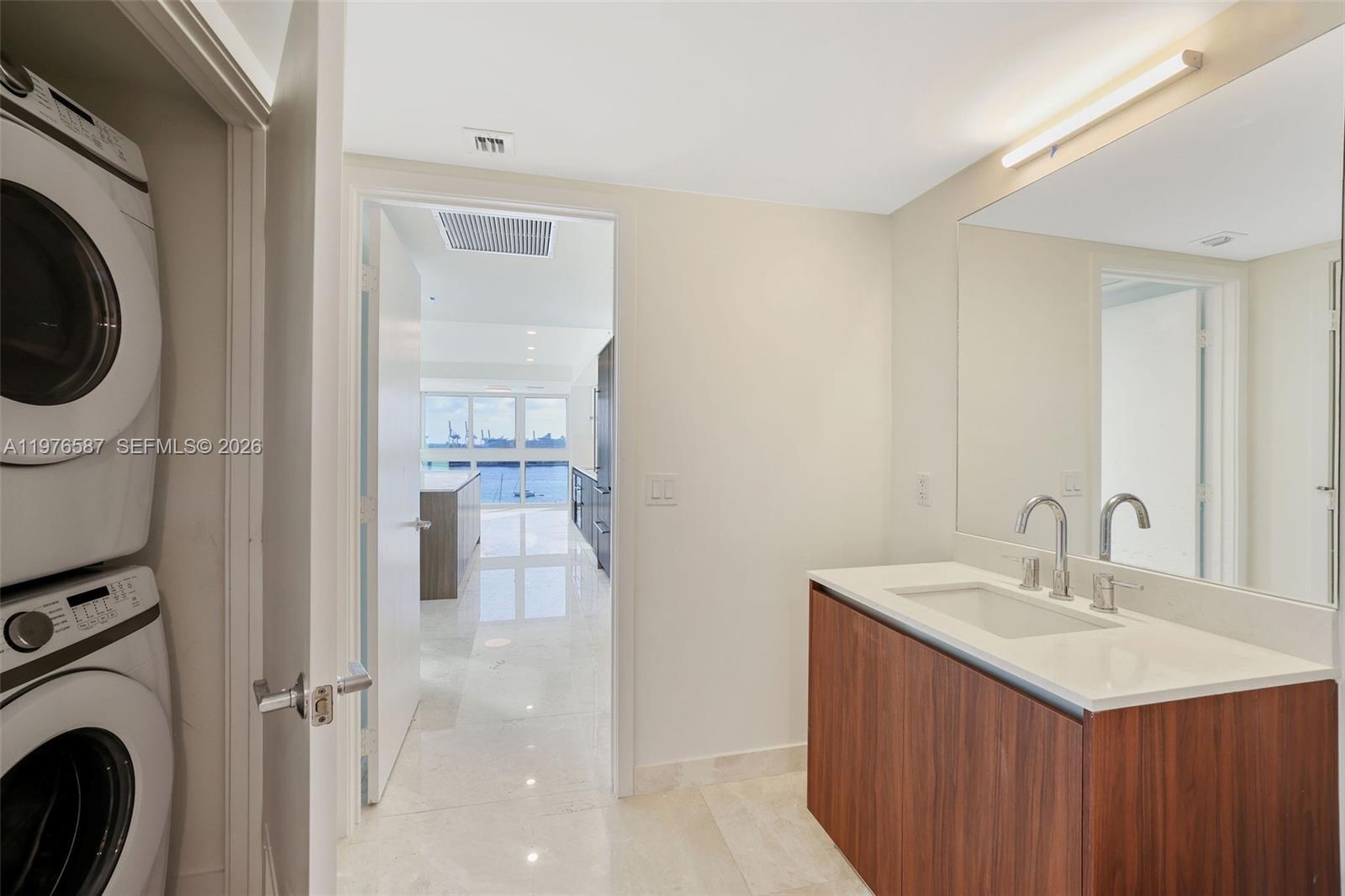 Building Photo - 1500 Bay Dr