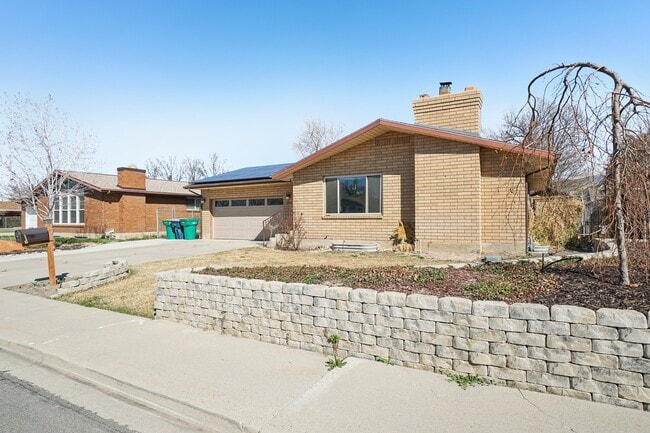 Building Photo - 240 W 220 S St