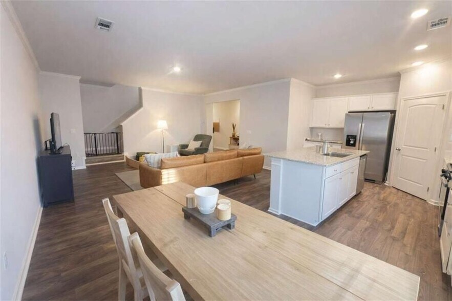 Building Photo - 3190 Greyton Dr