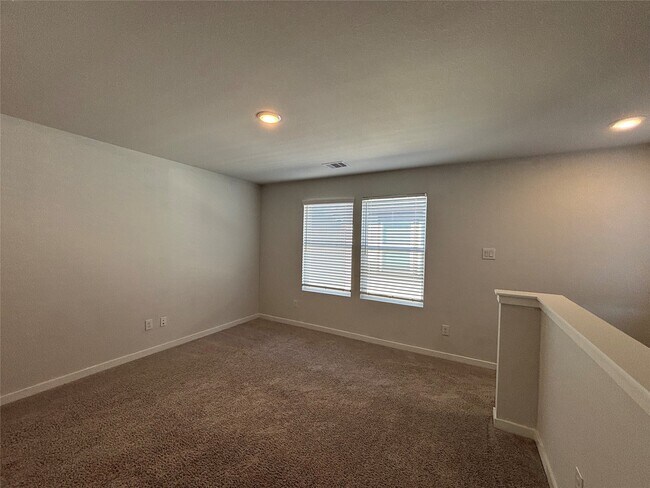 Building Photo - 5703 Blue Grama Dr