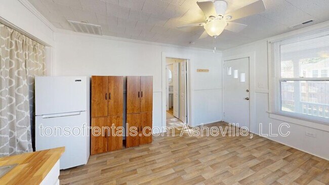 Building Photo - 326 Spring St