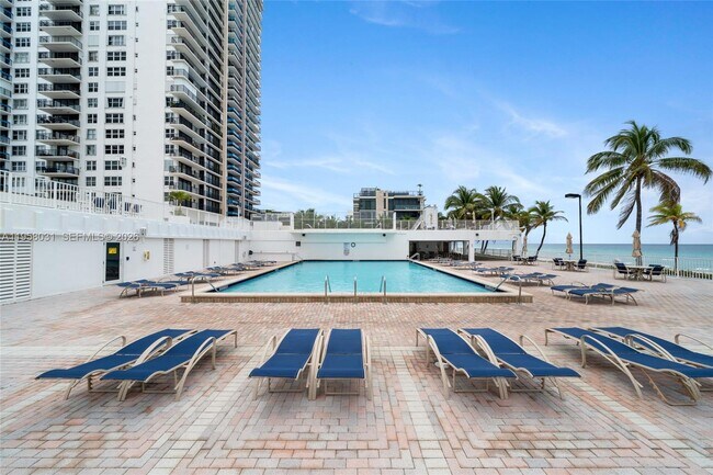 Building Photo - 2301 S Ocean Dr