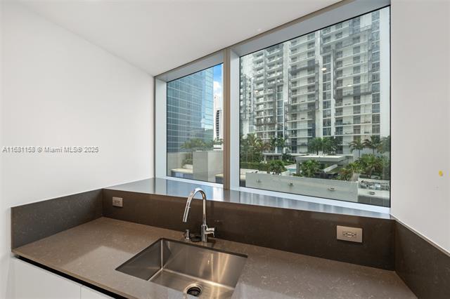 Building Photo - 300 Biscayne Boulevard Way