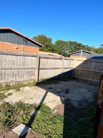 Building Photo - 706 Shady Ln Dr