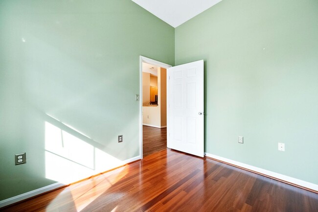 Building Photo - 171 Somervelle St