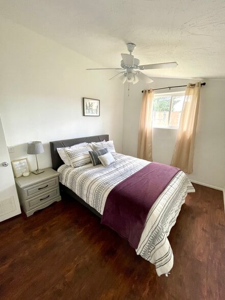Queen bedroom with massive walk-in closet - 240 S 12th St