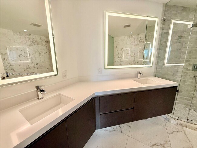 Building Photo - 851 NE 1st Ave