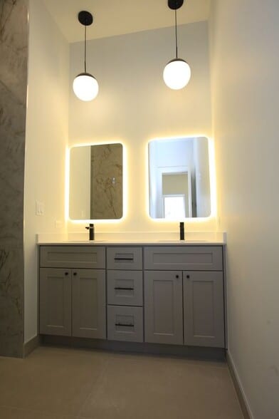 Building Photo - 1029 N Winchester Ave