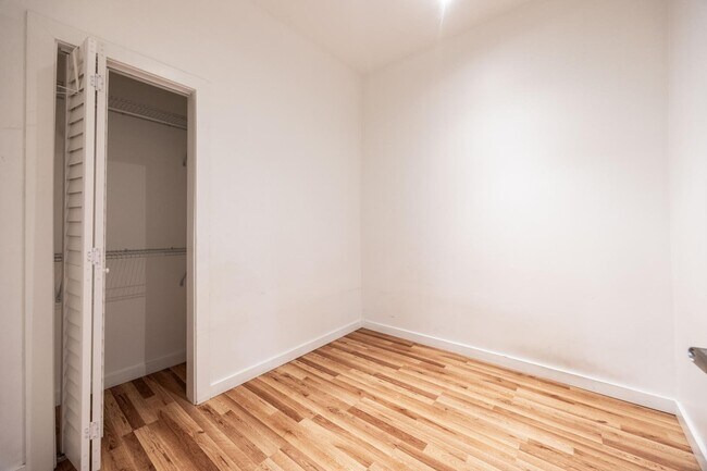Building Photo - 1037 W Polk St