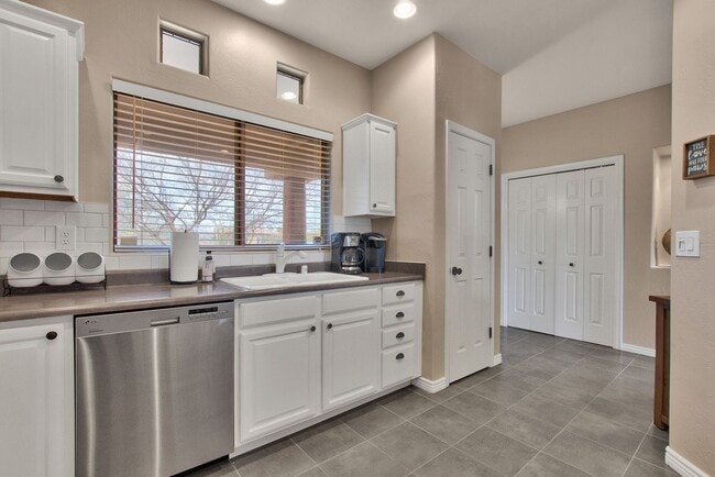 Building Photo - Rates Vary: $2,495 - $4,995