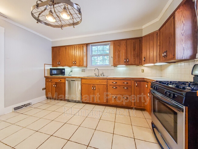 Building Photo - 38 Keowee Ave