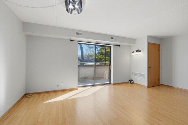 Building Photo - 1460 Fairlane Dr