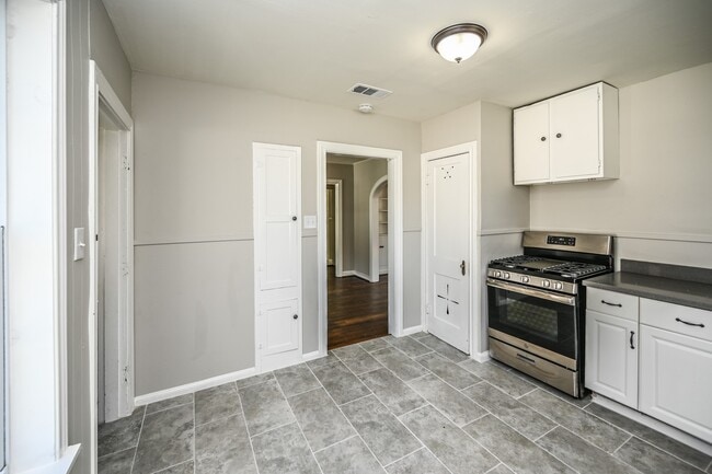 Building Photo - 500 Alford St